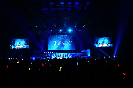 画像ギャラリー No.022のサムネイル画像 / 「学園アイドルマスター 初星音楽祭」視聴レポ。13人のアイドルが全力パフォーマンスで魅せた公演は,コラボ楽曲や生バンド,ダンサーも登場