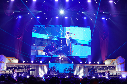 画像ギャラリー No.023のサムネイル画像 / 「学園アイドルマスター 初星音楽祭」視聴レポ。13人のアイドルが全力パフォーマンスで魅せた公演は,コラボ楽曲や生バンド,ダンサーも登場