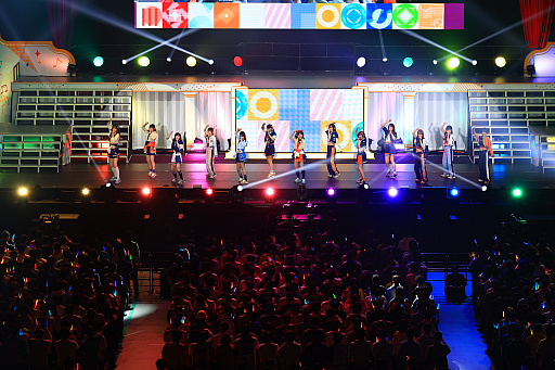 画像ギャラリー No.029のサムネイル画像 / 「学園アイドルマスター 初星音楽祭」視聴レポ。13人のアイドルが全力パフォーマンスで魅せた公演は,コラボ楽曲や生バンド,ダンサーも登場