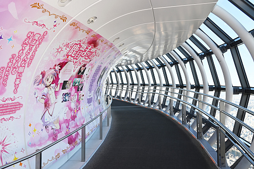 画像ギャラリー No.009のサムネイル画像 / 「東京スカイツリー×魔法少女まどか☆マギカ　月夜のワルツ」内覧会レポート。ソラカラちゃんは，鹿目まどかをイメージしたコスチュームに