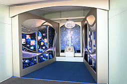 画像ギャラリー No.017のサムネイル画像 / 「東京スカイツリー×魔法少女まどか☆マギカ　月夜のワルツ」内覧会レポート。ソラカラちゃんは，鹿目まどかをイメージしたコスチュームに