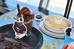 画像ギャラリー No.029のサムネイル画像 / 「東京スカイツリー×魔法少女まどか☆マギカ　月夜のワルツ」内覧会レポート。ソラカラちゃんは，鹿目まどかをイメージしたコスチュームに