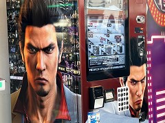 「龍が如く」ファンミーティングを2年ぶりに開催。第1部は新宿・歌舞伎町を練り歩きながら,グッズ自動販売機のお披露目ツアーを実施