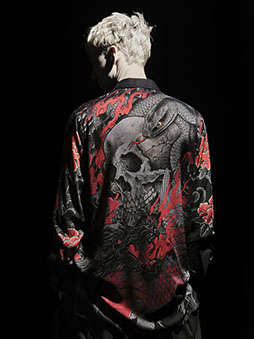 画像ギャラリー No.003のサムネイル画像 / WILDSIDEと龍が如くスタジオのコラボ第4弾アイテムが3月25日に発売。刺青をコラージュしたシャツ2型やコーチジャケットをラインナップ