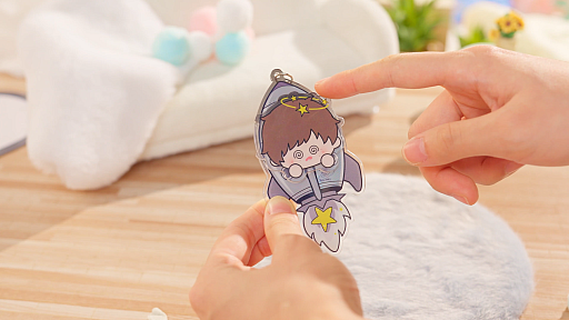 画像ギャラリー No.006のサムネイル画像 / 中国での宣伝活動に頑張りすぎてネットミーム化した小高和剛氏，まさか本人の公式グッズが公開