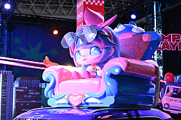 画像ギャラリー No.029のサムネイル画像 / 話題のNTEのスマホ版をTGSでプレイしてきた！ アーバンな都市風ブースで確かめよう。TGS会場では交通安全教育にもご注意！［TGS2025］【PR】