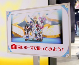 画像ギャラリー No.018のサムネイル画像 / 神々しく鎮座する「金のオバレ像」！　大量のフォトスポットで作品世界を楽しめる「KING OF PRISM 10th ANNIVERSARY展」レポート