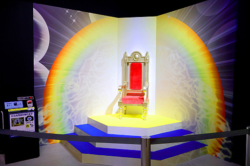 画像ギャラリー No.019のサムネイル画像 / 神々しく鎮座する「金のオバレ像」！　大量のフォトスポットで作品世界を楽しめる「KING OF PRISM 10th ANNIVERSARY展」レポート