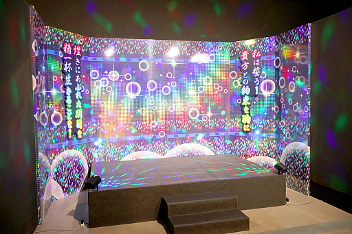 画像ギャラリー No.030のサムネイル画像 / 神々しく鎮座する「金のオバレ像」！　大量のフォトスポットで作品世界を楽しめる「KING OF PRISM 10th ANNIVERSARY展」レポート