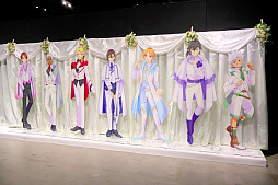 画像ギャラリー No.035のサムネイル画像 / 神々しく鎮座する「金のオバレ像」！　大量のフォトスポットで作品世界を楽しめる「KING OF PRISM 10th ANNIVERSARY展」レポート