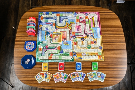 画像ギャラリー No.002のサムネイル画像 / ベイブレードのボードゲームは，すごろく＆コマ回しで正月にぴったり！　昭和・平成レトロボードゲーム大百科 第11回