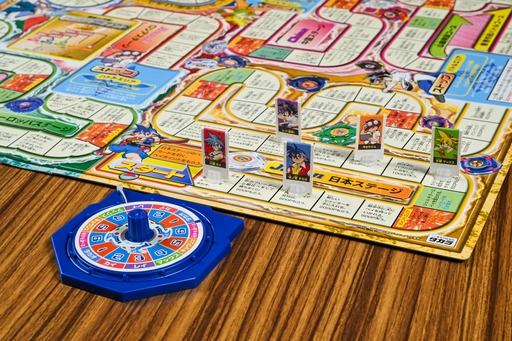 画像ギャラリー No.004のサムネイル画像 / ベイブレードのボードゲームは，すごろく＆コマ回しで正月にぴったり！　昭和・平成レトロボードゲーム大百科 第11回