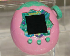 たまごっちシリーズ最新作「Tamagotchi Paradise」は,お世話の視点を切り替えられる“ズーム機能”を搭載。開発背景などが語られた発表会をレポート