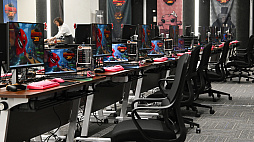 画像ギャラリー No.004のサムネイル画像 / ［プレイレポ］「Super Meat Boy 3D」試遊会レポート。グロかわいい世界が3Dに進化し，ミートボーイが彼女を救う旅で死にまくる