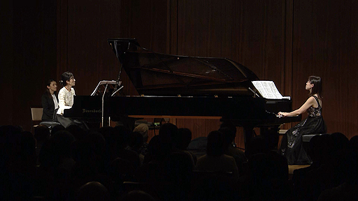 画像ギャラリー No.001のサムネイル画像 / 東野美紀氏の名曲が2台ピアノできらめいた! 「NEVER ENDING MELODIES」レポート