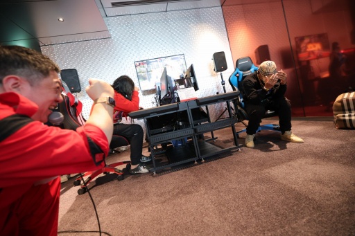 画像ギャラリー No.013のサムネイル画像 / 「バーチャファイター」シリーズ初の公式グローバル大会を制したのは,とんちゃん選手。「VIRTUA FIGHTER Open Championship GLOBAL FINALS」会場レポート