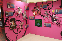 画像ギャラリー No.004のサムネイル画像 / 「ダンガンロンパ15周年記念展」が3月16日まで東京・上野にて開催中。シリーズならではのギミックが施された，ファン必見の展示が満載