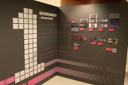 画像ギャラリー No.011のサムネイル画像 / 「ダンガンロンパ15周年記念展」が3月16日まで東京・上野にて開催中。シリーズならではのギミックが施された，ファン必見の展示が満載