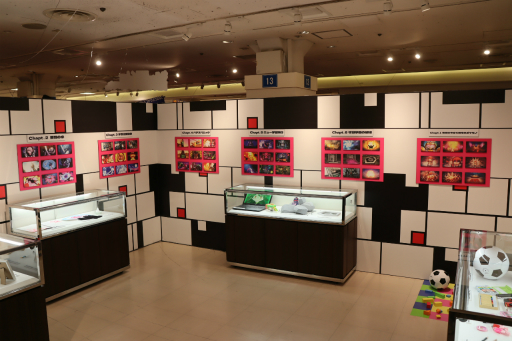 画像ギャラリー No.028のサムネイル画像 / 「ダンガンロンパ15周年記念展」が3月16日まで東京・上野にて開催中。シリーズならではのギミックが施された，ファン必見の展示が満載