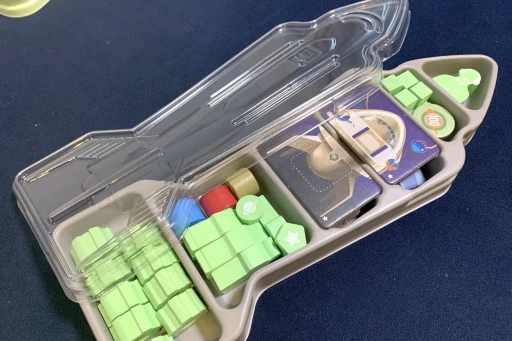 ���������꡼ No.019�Υ���ͥ������ / �Υץ쥤��ݡϽŤ��Τ˷ڤ��� ����α���ι�ԥܥɥ��֥���饯�ƥ��å������롼���פϡ��߷�Ū�ʥᥫ�˥������ܤ�椯�參�ץ���ʤ��ä�