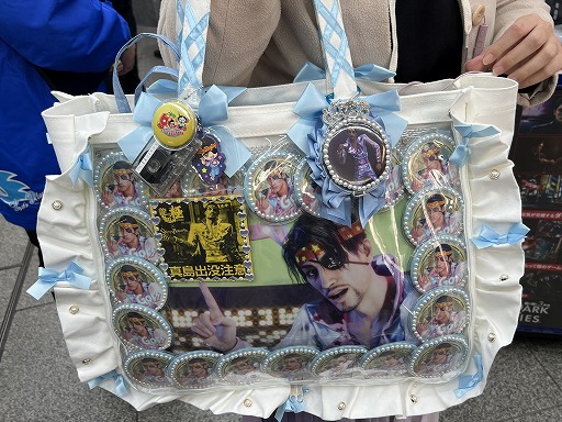 画像ギャラリー No.005のサムネイル画像 / 「龍が如く 極3 / 3外伝 Dark Ties」サイン会&体験会を秋葉原で開催。熱量の高いファンが足を運び,会場に桐生一馬のカラオケが響いた