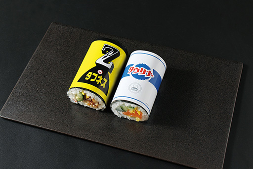 画像ギャラリー No.002のサムネイル画像 / 「龍が如く 極3 / 龍が如く3外伝 Dark Ties」，宅配寿司「銀のさら」とのコラボを開催。ゲームの回復アイテムをイメージした「コラボ太巻」が登場