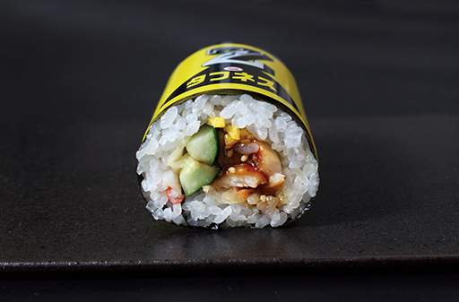 画像ギャラリー No.004のサムネイル画像 / 「龍が如く 極3 / 龍が如く3外伝 Dark Ties」，宅配寿司「銀のさら」とのコラボを開催。ゲームの回復アイテムをイメージした「コラボ太巻」が登場