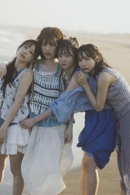 画像ギャラリー No.005のサムネイル画像 / 架空のアイドルの写真集には違和感が……。日常侵蝕ゲーム「ノンレゾン 1st写真集〈QUINTET〉」書籍版,本日発売