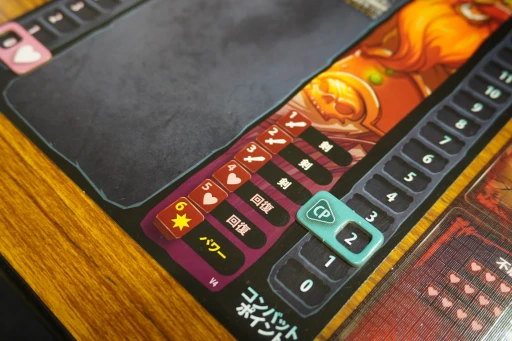 画像ギャラリー No.007のサムネイル画像 / ダイスをジャラジャラ,揃えてドカン! ド派手な対戦ダイスゲーム「DICE THRONE」をゲムマ会場で遊んできた