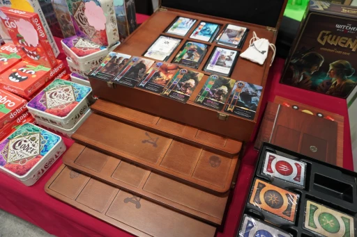 画像ギャラリー No.013のサムネイル画像 / ダイスをジャラジャラ,揃えてドカン! ド派手な対戦ダイスゲーム「DICE THRONE」をゲムマ会場で遊んできた