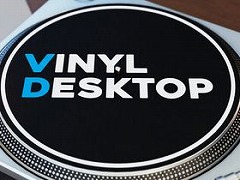 レコードプレイヤーをデスクトップに召喚できる「Vinyl Desktop」，本日リリース。レコードをセットし，針を落として好きな音楽を聴ける