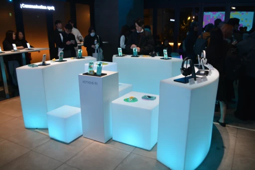 ���������꡼ No.016�Υ���ͥ������ / ��Phone (3a) Community Edition�פ�����Ϫ�ܤ��줿�ݥåץ��åץ��٥�Ȥ��ݡ��ȡ�90ǯ���Ⱦ�Υ����ൡ��פ碌��ǥ�����̥��