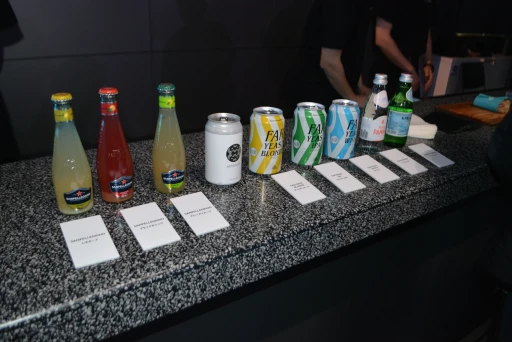 ���������꡼ No.018�Υ���ͥ������ / ��Phone (3a) Community Edition�פ�����Ϫ�ܤ��줿�ݥåץ��åץ��٥�Ȥ��ݡ��ȡ�90ǯ���Ⱦ�Υ����ൡ��פ碌��ǥ�����̥��