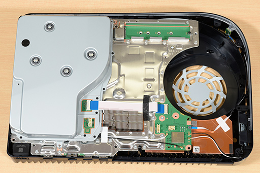 画像ギャラリー No.012のサムネイル画像 / 「PlayStation 5」分解レポート。ソニーらしいこだわりに満ちた設計を，実機をバラして改めて確認してみた