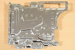 画像ギャラリー No.017のサムネイル画像 / 「PlayStation 5」分解レポート。ソニーらしいこだわりに満ちた設計を，実機をバラして改めて確認してみた