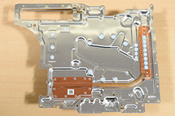 画像ギャラリー No.018のサムネイル画像 / 「PlayStation 5」分解レポート。ソニーらしいこだわりに満ちた設計を，実機をバラして改めて確認してみた