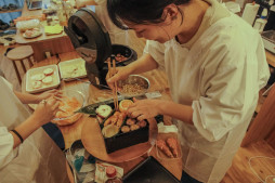 画像ギャラリー No.008のサムネイル画像 / カヤック,おせち料理を調理しながら「ハイパーカジュアルおせちゲーム」を作る動画を公開。完成した9タイトルを2026年1月1日に無料公開