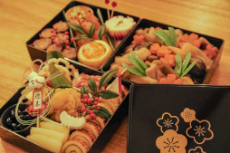 画像ギャラリー No.010のサムネイル画像 / カヤック,おせち料理を調理しながら「ハイパーカジュアルおせちゲーム」を作る動画を公開。完成した9タイトルを2026年1月1日に無料公開