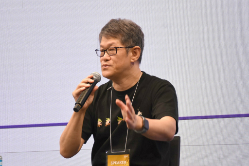 ꡼ No.004Υͥ / ѥ֥åϡǥΤɤ򸫤ƷΤҤθ򤬽Ҥ٤줿̲ݡȡIDC2025