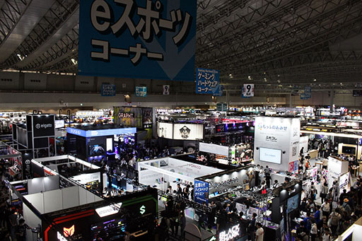 画像ギャラリー No.001のサムネイル画像 / 物販エリアでグッときた魅惑のゲームTシャツを大紹介！　一目で分かる大胆なデザインからマニアックな柄まで勢揃い［TGS2025］