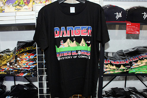 画像ギャラリー No.006のサムネイル画像 / 物販エリアでグッときた魅惑のゲームTシャツを大紹介！　一目で分かる大胆なデザインからマニアックな柄まで勢揃い［TGS2025］