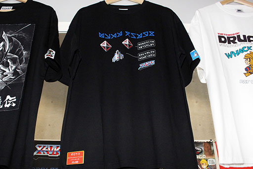 画像ギャラリー No.009のサムネイル画像 / 物販エリアでグッときた魅惑のゲームTシャツを大紹介！　一目で分かる大胆なデザインからマニアックな柄まで勢揃い［TGS2025］