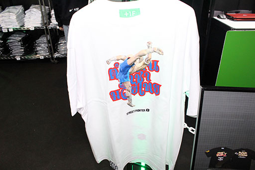 画像ギャラリー No.018のサムネイル画像 / 物販エリアでグッときた魅惑のゲームTシャツを大紹介！　一目で分かる大胆なデザインからマニアックな柄まで勢揃い［TGS2025］