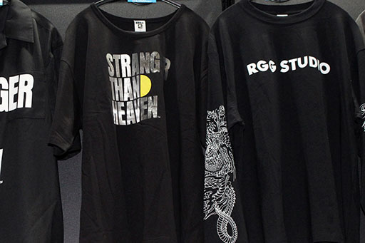 画像ギャラリー No.020のサムネイル画像 / 物販エリアでグッときた魅惑のゲームTシャツを大紹介！　一目で分かる大胆なデザインからマニアックな柄まで勢揃い［TGS2025］