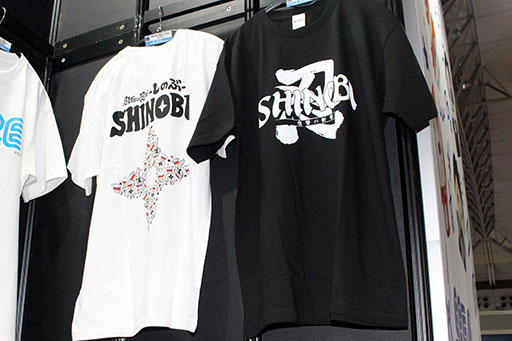 画像ギャラリー No.021のサムネイル画像 / 物販エリアでグッときた魅惑のゲームTシャツを大紹介！　一目で分かる大胆なデザインからマニアックな柄まで勢揃い［TGS2025］