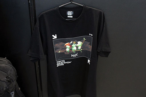 画像ギャラリー No.026のサムネイル画像 / 物販エリアでグッときた魅惑のゲームTシャツを大紹介！　一目で分かる大胆なデザインからマニアックな柄まで勢揃い［TGS2025］