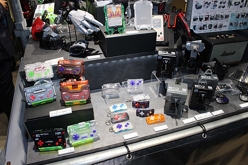 画像ギャラリー No.002のサムネイル画像 / ゲーム機器のパーツをグッズやアクセサリーに融合させたアイテムを製造・販売する「中央町戦術工芸」がTGSに出展。尖ったゲームファンに刺さる魅惑のアイテムを揃える［TGS2025］