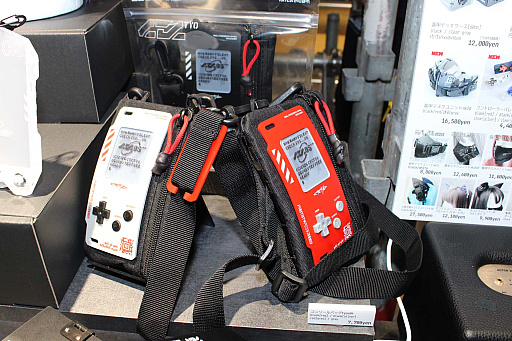 画像ギャラリー No.005のサムネイル画像 / ゲーム機器のパーツをグッズやアクセサリーに融合させたアイテムを製造・販売する「中央町戦術工芸」がTGSに出展。尖ったゲームファンに刺さる魅惑のアイテムを揃える［TGS2025］