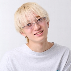 画像ギャラリー No.014のサムネイル画像 / 「HUNTER×HUNTER」から「ゲンスルーのサングラス」が解放(リリース)。「光るヒソカ」「モチモチの木Tシャツ」などを手掛けた担当者の新作