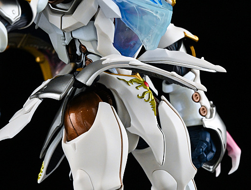 画像ギャラリー No.015のサムネイル画像 / ［レビュー］「METAL BUILD DRAGON SCALE サーバイン（白き秘宝）」ファンタジックで生体感のあるディテールが，唯一無二の存在感